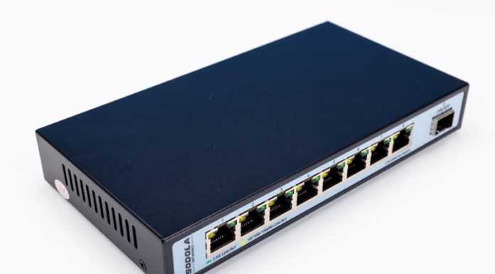 Sodola 8-port 2.5GbE and 1-port 10GbE Switch Review Sodola 8x 2.5GbE 1x 10GbE Switch Angle 2