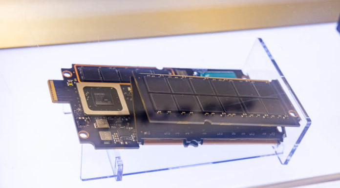 Samsung 256TB E3.L NVMe SSD at FMS 2023 Samsung E3.L 256TB QLC SSD At FMS 2023 3