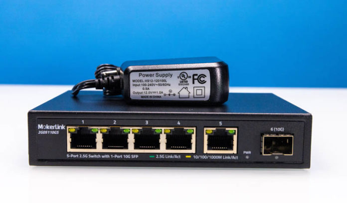 YuLinca 5 poorten 2,5 G netwerkschakelaar met 10 G SFP, 5 x 2,5 GBASE-T-poorten, compatibel met apparaten 10/100/1000 Mbps, plug-and-play