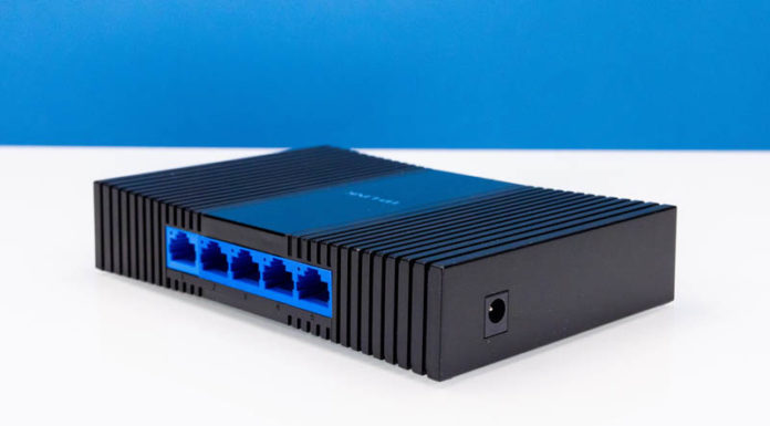 TP-Link TL-SE1005M Cheapest of the Cheap 5-port 2.5GbE Switch Review TP Link TL SE1005M Rear Angle 2