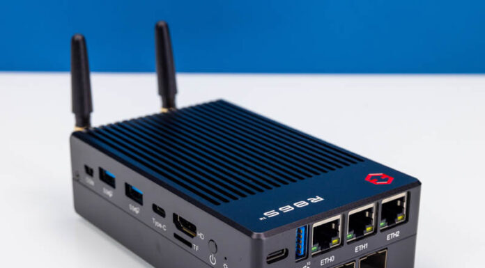 This GoWin R86S Pro is an Everything Revolution with 25GbE and 2.5GbE R86s Pro Angle