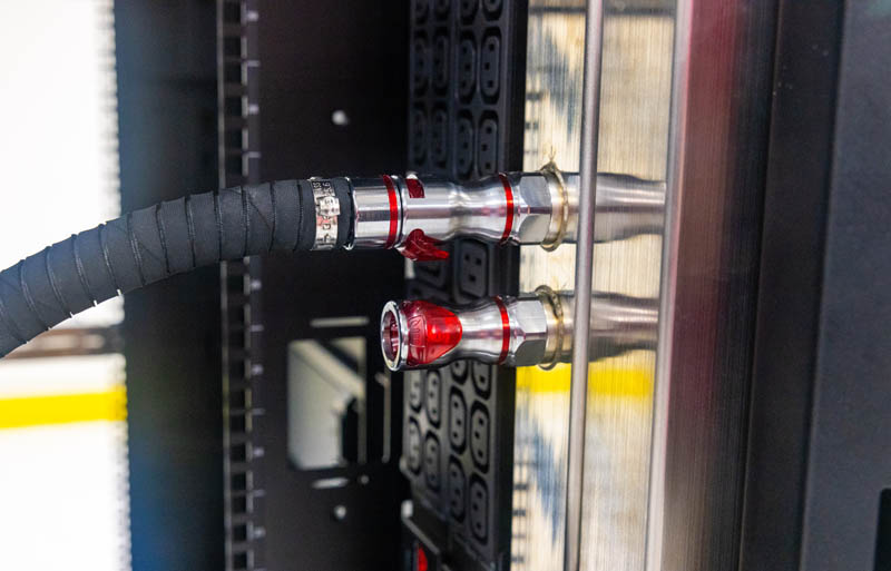 Supermicro Liquid Cooling Vertical Manifold Connection To Horizontal Manifold 1