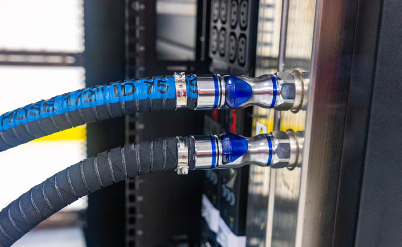 Supermicro Liquid Cooling Vertical Manifold Connection To Horizontal Manifold 2