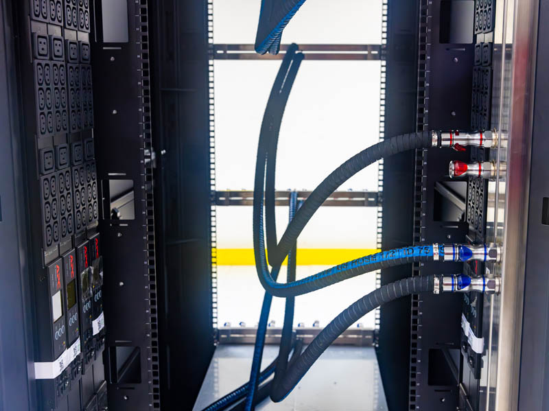 Supermicro Liquid Cooling Vertical Manifold Connection To Horizontal Manifold 3