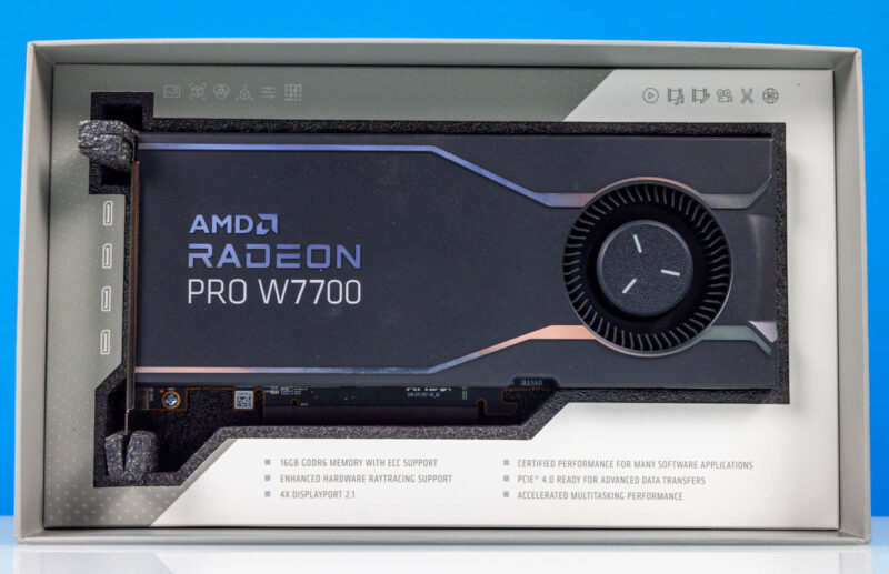 AMD Radeon Pro W7700 Kutu 1