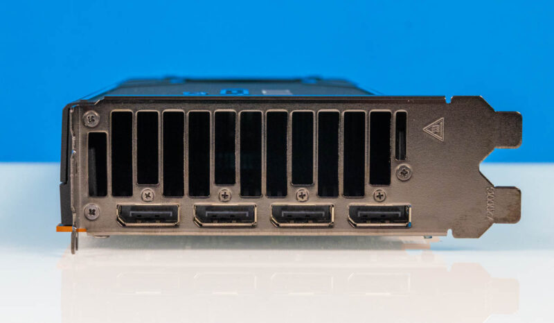AMD Radeon Pro W7700 Ports 1