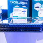 Wistron 32x 800GbE OSFP And 64x 400GbE Optical SN Switch Broadcom Tomahawk 5 At OCP Summit 2023 4