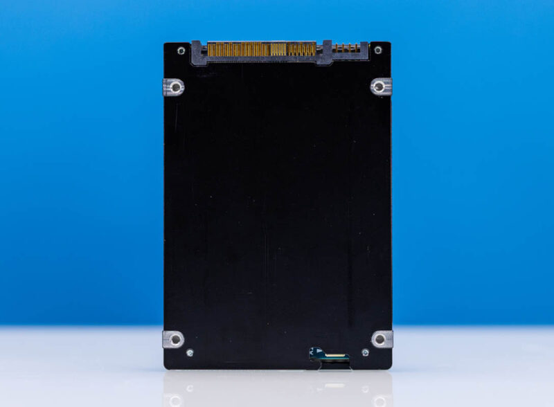 Kioxia CM7 NVMe SSD Back 1