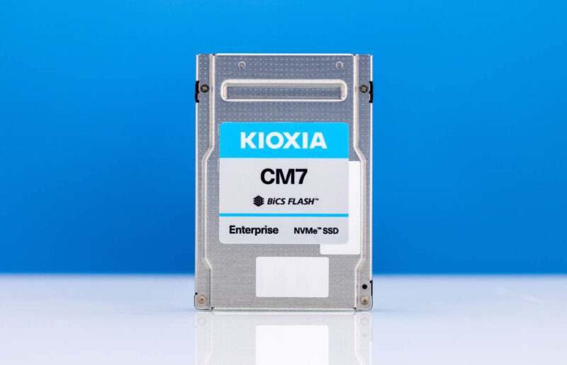 Kioxia CM7 NVMe SSD Front 1