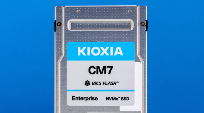Kioxia CM7 PCIe Gen5 NVMe SSD Review Kioxia CM7 NVMe SSD Front 2