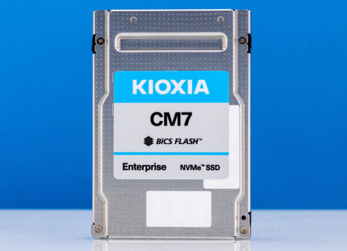 Kioxia CM7 NVMe SSD Front 2