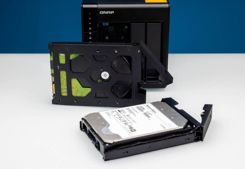 QNAP TL D400S Tool Less Drive Trays