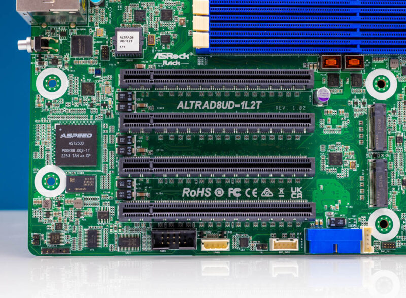 ASRock Rack ALTRAD8UD 1L2T PCIe Slots