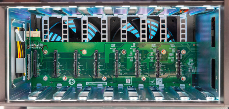 QNAP TL D800S Backplane 1