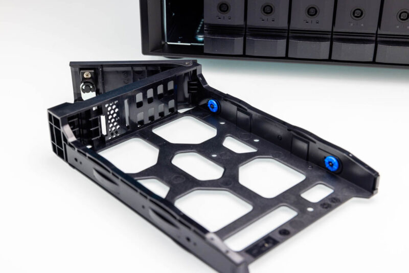 QNAP TL D800S Tool Less Drive Tray 1