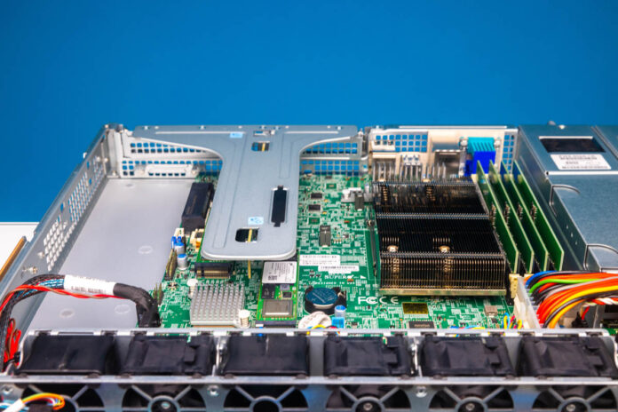 Supermicro SYS 511R M Internal Overview