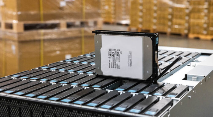 AIC J4078-02-04X 78-bay JBOD Review Toshiba MG08 On AIC J4078 02 04X JBOD 1