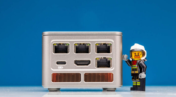 iKoolCore R2 Review Huge Leap for the Small System IKoolCore R2 With Lego Figure 3