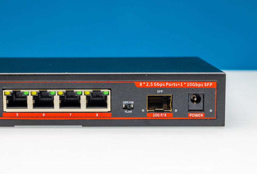 ienRon HG0801XG 8port 2.5GbE 1port 10GbE Fanless Switch Review