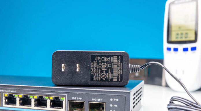 Gigaplus GP-S25-0802 8-port 2.5GbE and 2-port 10G Review Gigaplus GP S25 0802 12V 2A Power Adapter