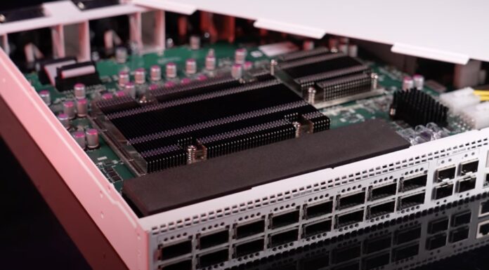 MikroTik CRS520-4XS-16XQ-RM 16-port 100GbE Switch Announced MikroTik CRS520 4XS 16XQ RM Open Video 2