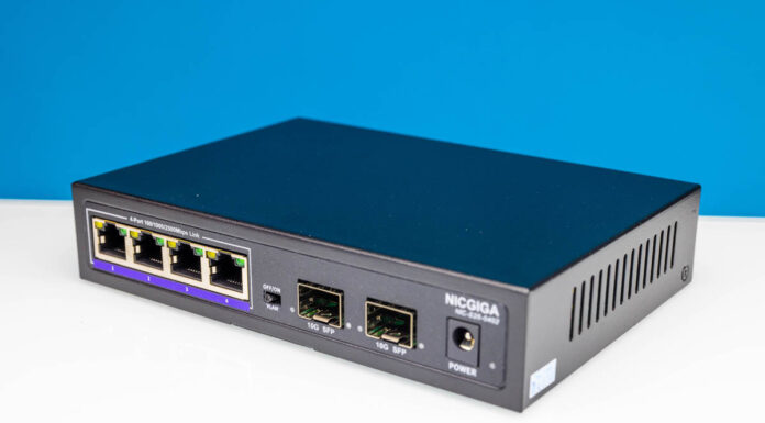 Nicgiga NIC-S250402 4-port 2.5GbE and 2-port 10GbE Switch Review Nicgiga NIC S250402 Front Angle