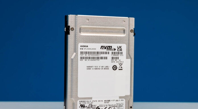 Kioxia FL6 800GB Write Intensive SSD Review Kioxia FL6 Label 1
