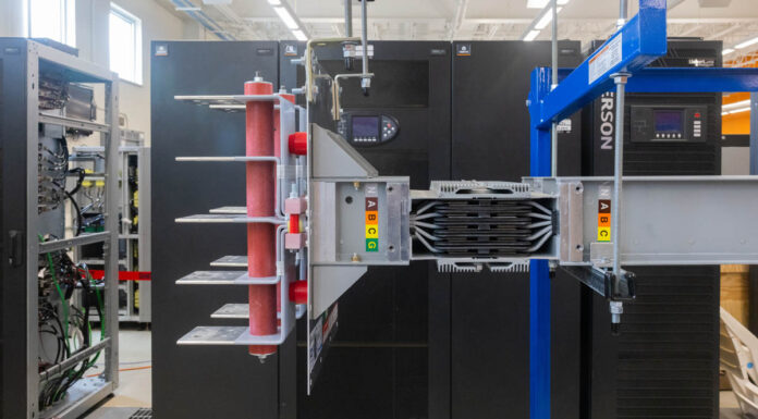 A Look at the Vertiv Powerbar and High Powerbar for Overhead Power Vertiv High Powerbar End 1