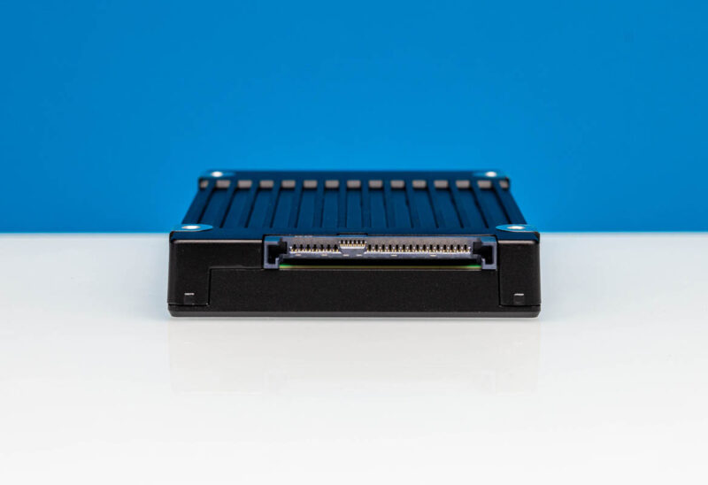 Solidigm D7 PS1010 Connector