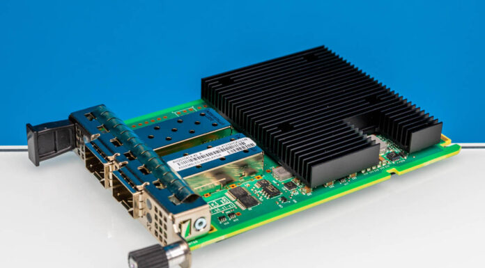 Marvell FastLinQ QL41232 25GbE OCP NIC 3.0 Mini Review Marvell FastLinQ QL41232HQCU OCP NIC 3.0 Cover Angle