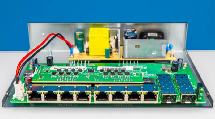 Nicgiga S25-0802P 8-port 2.5GbE and 2-port 10G PoE Switch Review Nicgiga S25 0802P Internal Angle