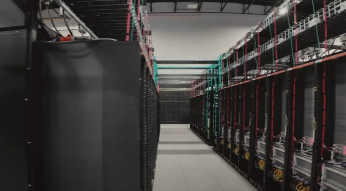 2025 ZettaFLOPS Scale Compute as Oracle Looks to Operate Hundreds of Thousands of NVIDIA GPUs Oracle OCI Supercluster AI Video