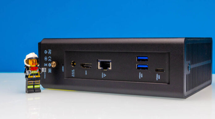 TerraMaster F8-SSD Plus NAS a 10GbE 8x M.2 SSD NAS TerraMaster F8 SSD Plus Lego Horizontal 1