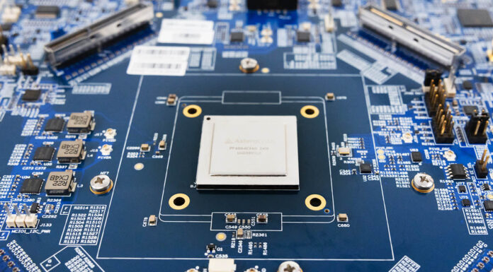 This is the New Astera Labs Scorpio PCIe Switch Targeting Broadcom in AI Servers Astera Labs Scorpio Xami MCIO To MCIO