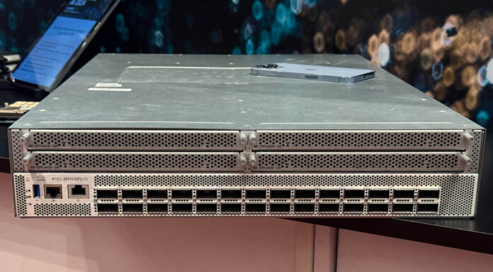 Cisco 8102-DPU 12.8T Switch with AMD Pensando Cisco 8102 DPU 12.8T Switch 2