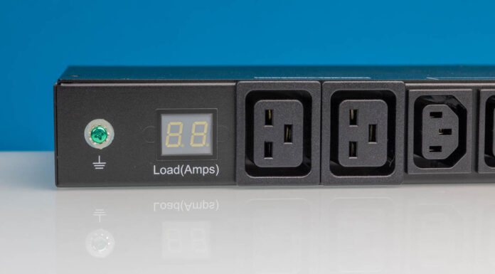 Tripp Lite PDUMH20HV Review A C20 and L6-20P 1U Metered PDU Tripp Lite PDUMH20HV 1U PDU 3
