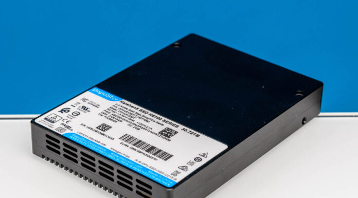 DapuStor Haishen5 SSD H5100 30.72TB PCIe Gen5 NVMe SSD Review Dapustor Haishen5 SSD H5100 30.72TB Top Angle