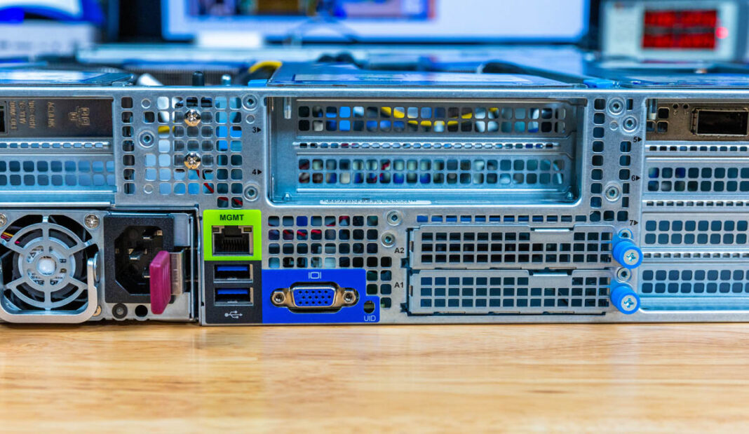 Supermicro SYS-222H-TN Review 2U Intel Xeon 6 Server - ServeTheHome