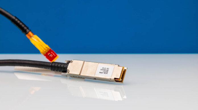 Inside a 100G QSFP28 DAC A Quick Teardown 100G 3M DAC QSFP28 Teardown 1