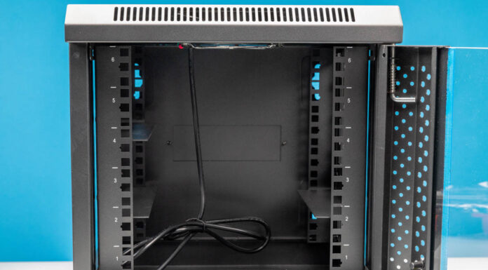 Kenuco SOHO Mini 10in Rack Review Kenuco SOHO Mini 10in Rack Internal Open