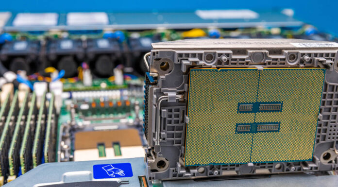 Intel Xeon 6 High-Priority and Low-Priority Cores Explained Supermicro SYS 112C TN With Intel Xeon 6781P Out 1