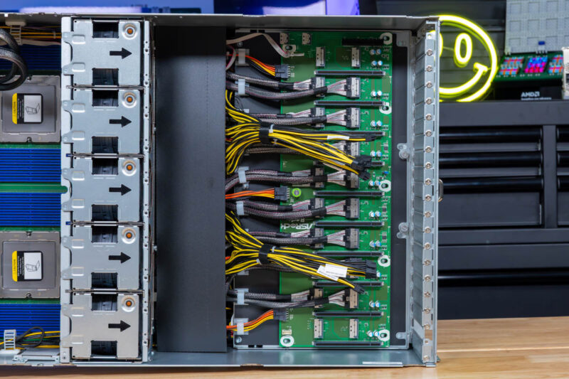 ASRock Rack 4U8G TURIN2 Rear PCIe Area Without Airflow Guides 1