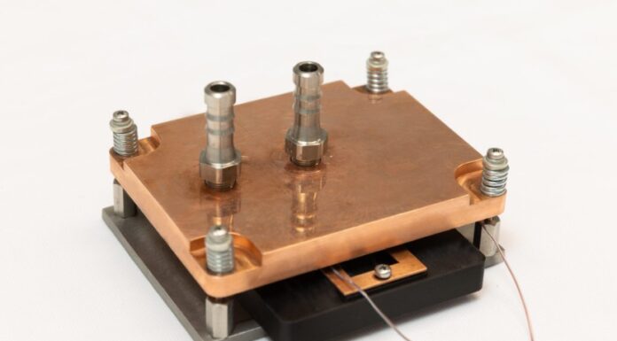 CoolIT Shows off a 4kW Coldplate for Liquid Cooling CoolIT 4000W Liquid Cooling Coldplate