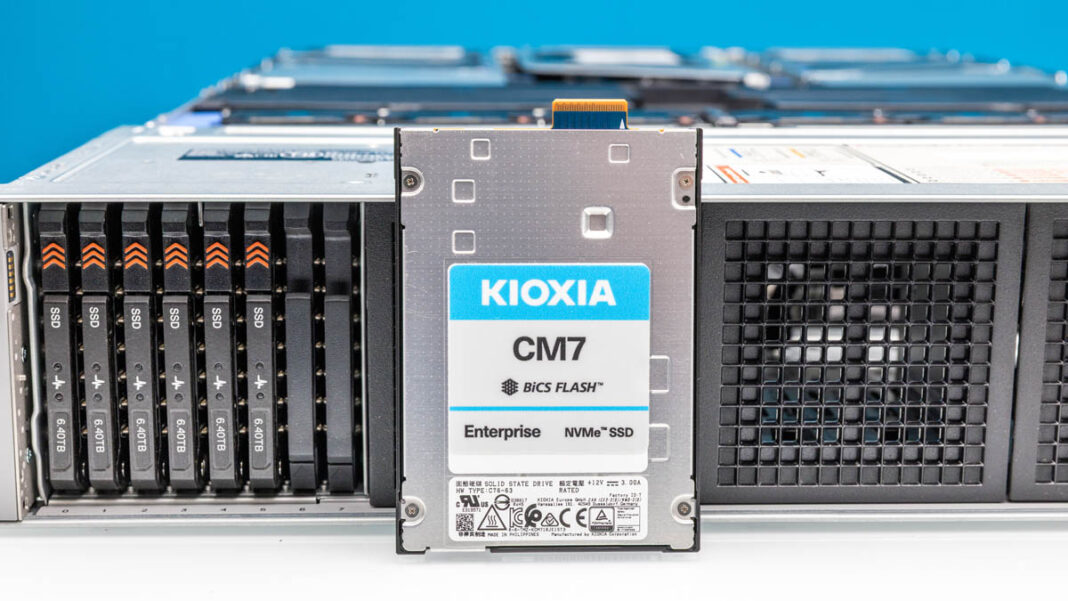 Poweredge R770 Front Dell PowerEdge R770 Review A Fluid New 2U Server - ServeTheHome