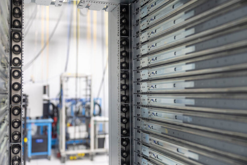 Dell AI Factory Franklin IR7000 Liquid Cooling Manifolds And Rack Rails