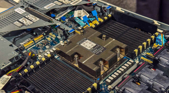 New HPE ProLiant DL325 Gen12 and DL345 Gen12 at HPE Discover with AMD EPYC HPE ProLiant DL325 Gen12 At Discover 2025 Socket Angle 2