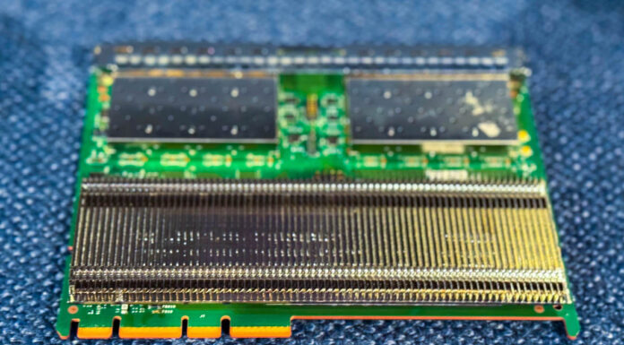 This is the New Double Wide NIC with 8x 25GbE Ports Using the Intel E830 NIC Intel E830 XXVDA8F OCP NIC 3.0 DSFF At HPE Discover 2025 5