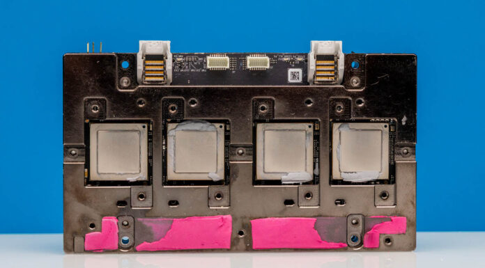 Inside the NVIDIA Cedar Module with 1.6Tbps of Networking Capacity NVIDIA Cedar Top No Heatsink
