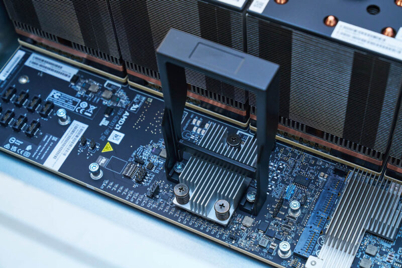 ASUS ESC A8A E12U OAM Tray Handle