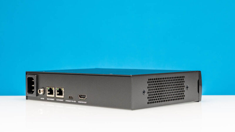 Blackmagic Cloud Store Mini Back 4